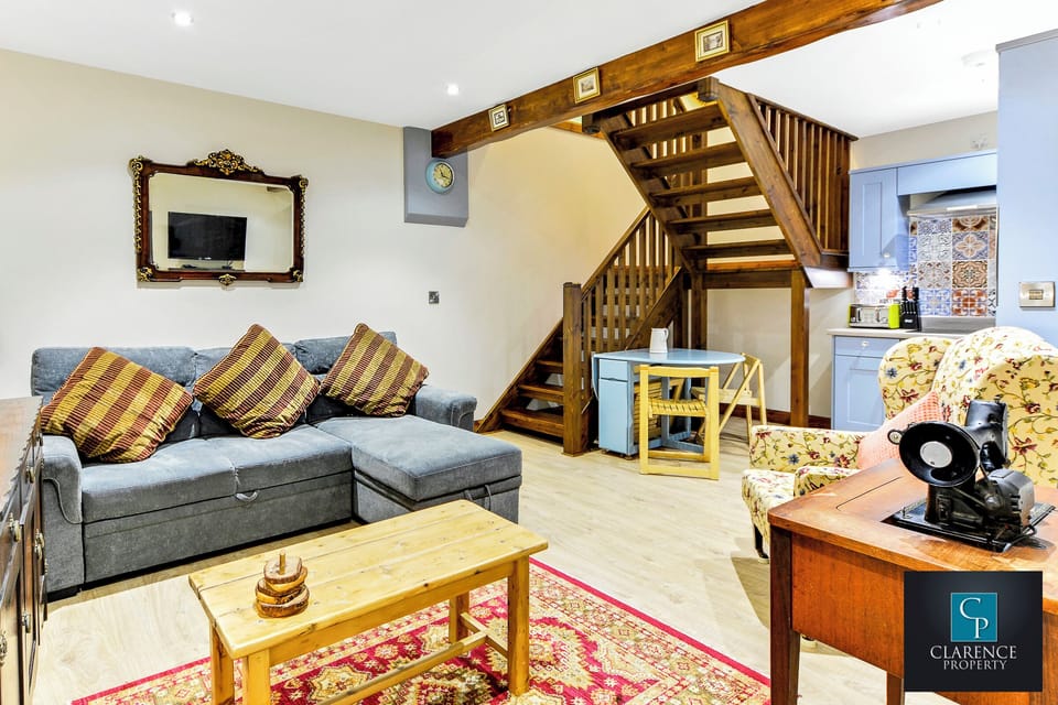 1 bedroom, individually decorated, individually furnished