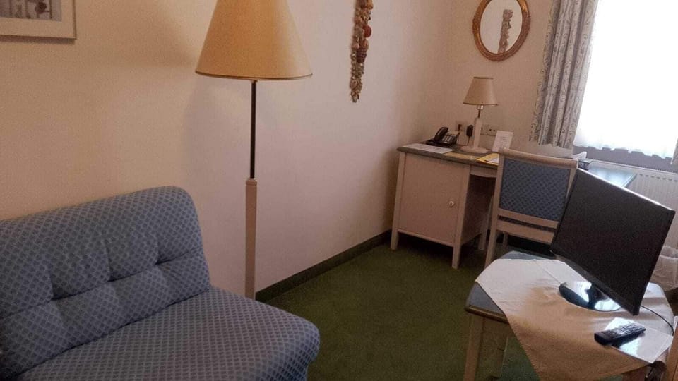 Single Room | Desk, laptop workspace, free WiFi, bed sheets