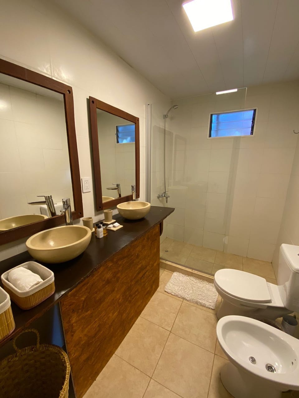 Superior Room | Bathroom | Free toiletries, hair dryer, towels, soap