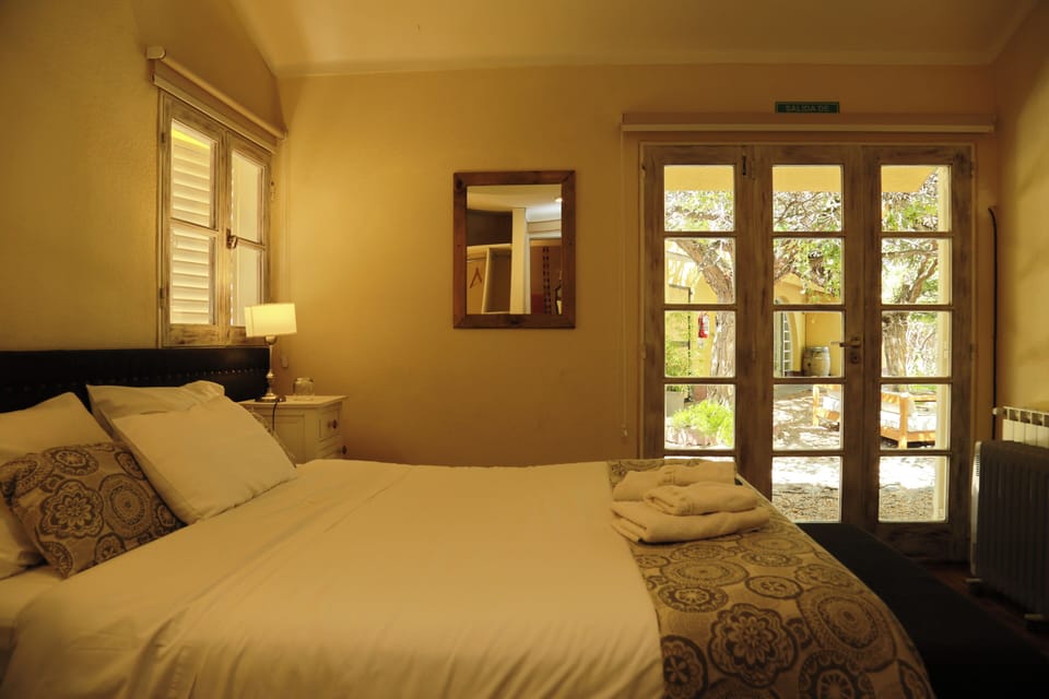 Classic Room, Non Smoking, Garden View | Minibar, in-room safe, individually decorated, individually furnished