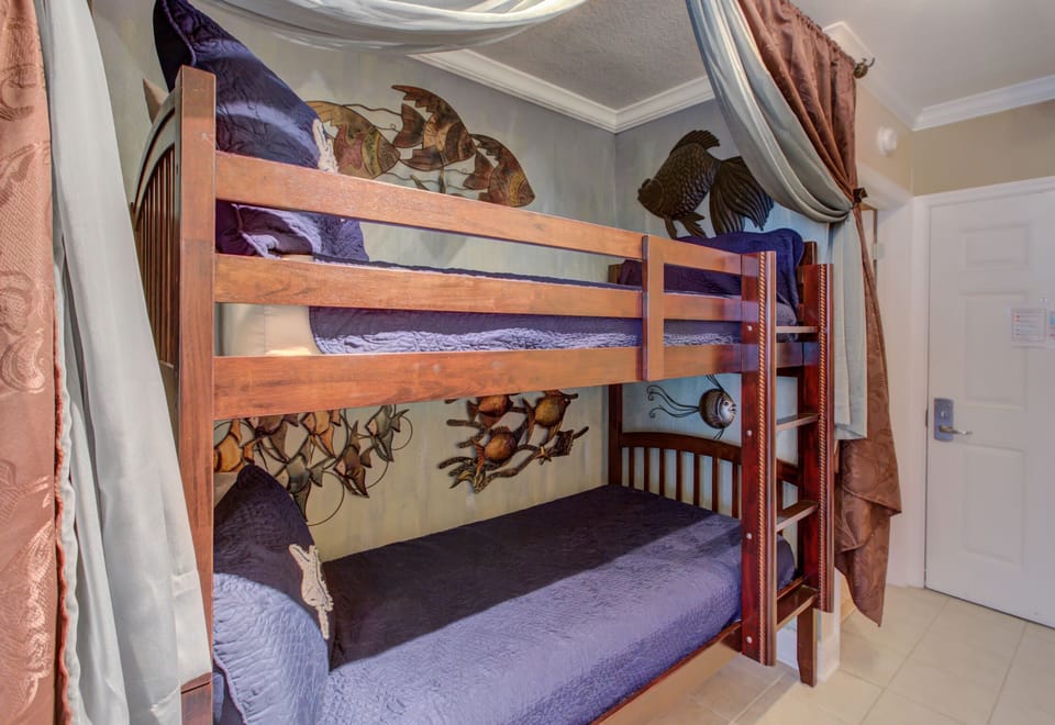 Another shot of this gorgeous bunk area