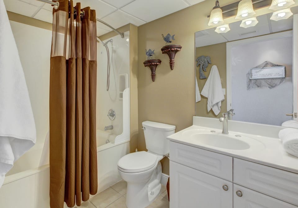 Guest Bathroom with Shower/Tub Combo