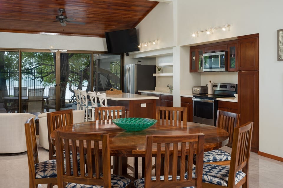 You will find a full equipped kitchen at Casa Woodbine.