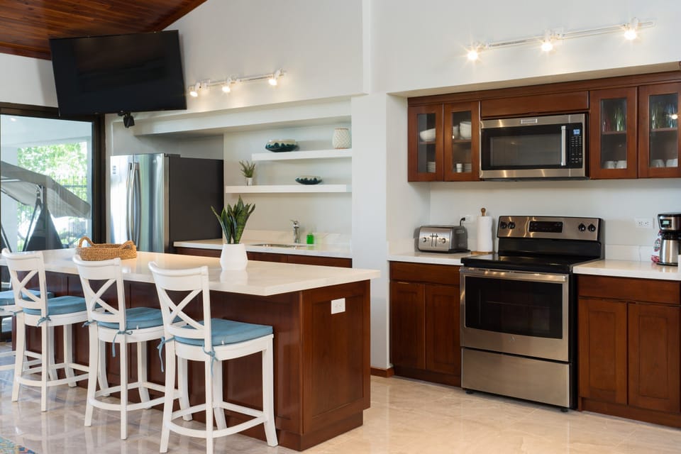 You will find a full equipped kitchen at Casa Woodbine.
