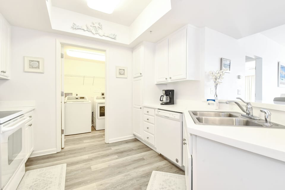 Silver Shells St. Lucia 905 - Kitchen