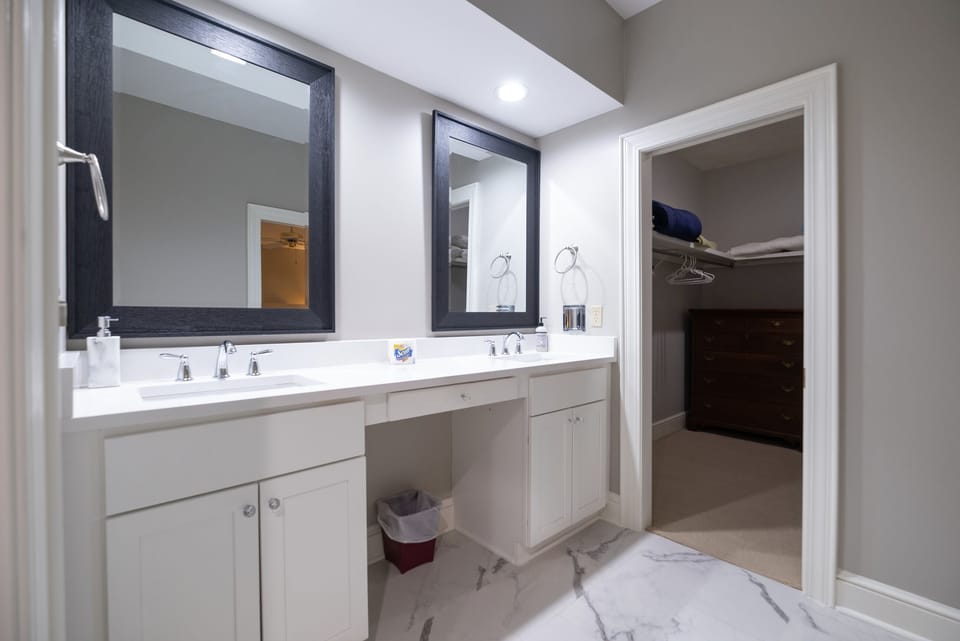 Brand new HUGE msster bath
