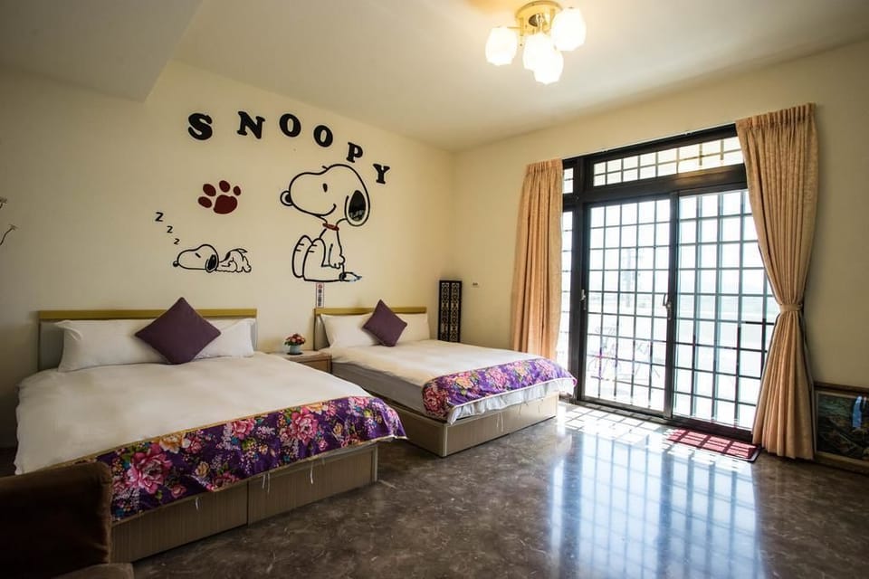 Deluxe Quadruple Room | Desk, blackout drapes, rollaway beds, free WiFi