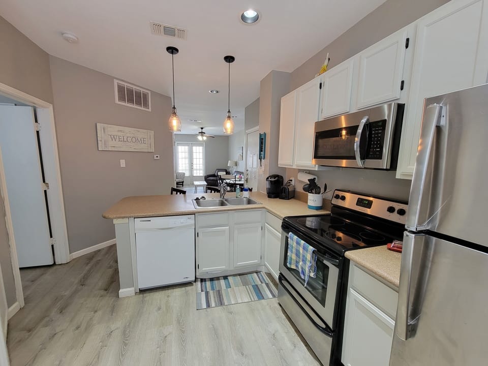 Everything for cooking and dining is provided