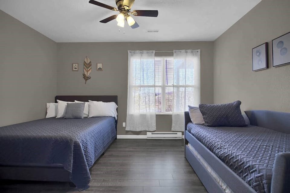 Queen sized bed and twin trundle bed downstairs. 