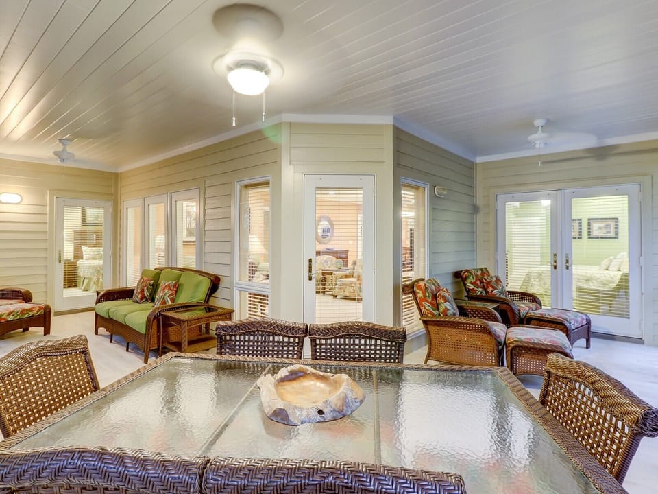 Screen Porch at 8134 Wendover Dunes