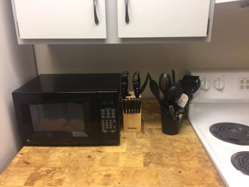 KP101APT5 - Kitchen - Microwave and Stove