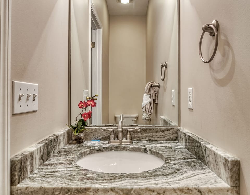 Smoky Mountain Cabin. - Sunset Passion - Bathroom 1
