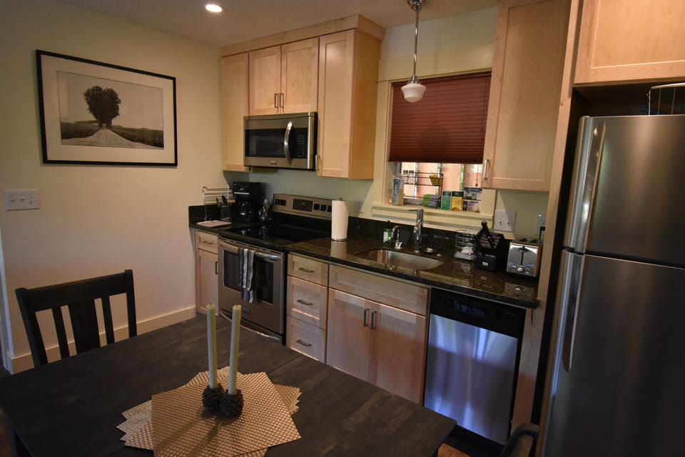 Kitchen and dining area. Notice the dishwasher.