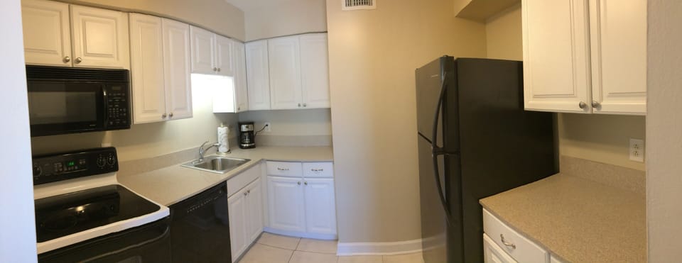 Fully furnished kitchen.  All that's missing is the food!