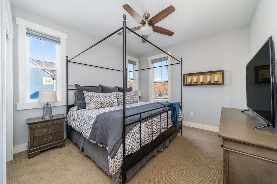Master Bedroom / Main Level