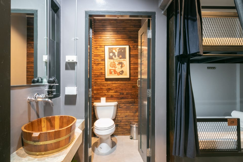 Shower, rainfall showerhead, free toiletries, hair dryer