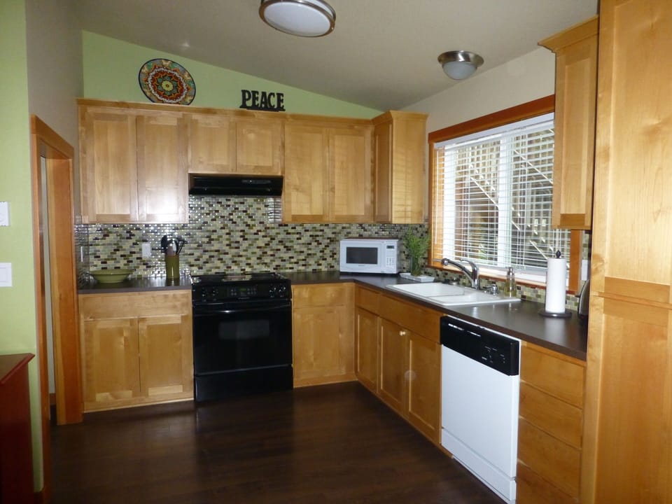 Full-size kitchen completely furnished with what you need!