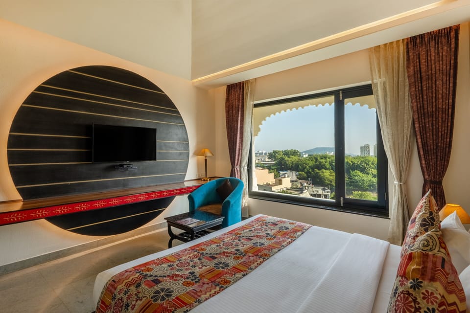 Super Premier Room | 1 bedroom, desk, laptop workspace, blackout drapes