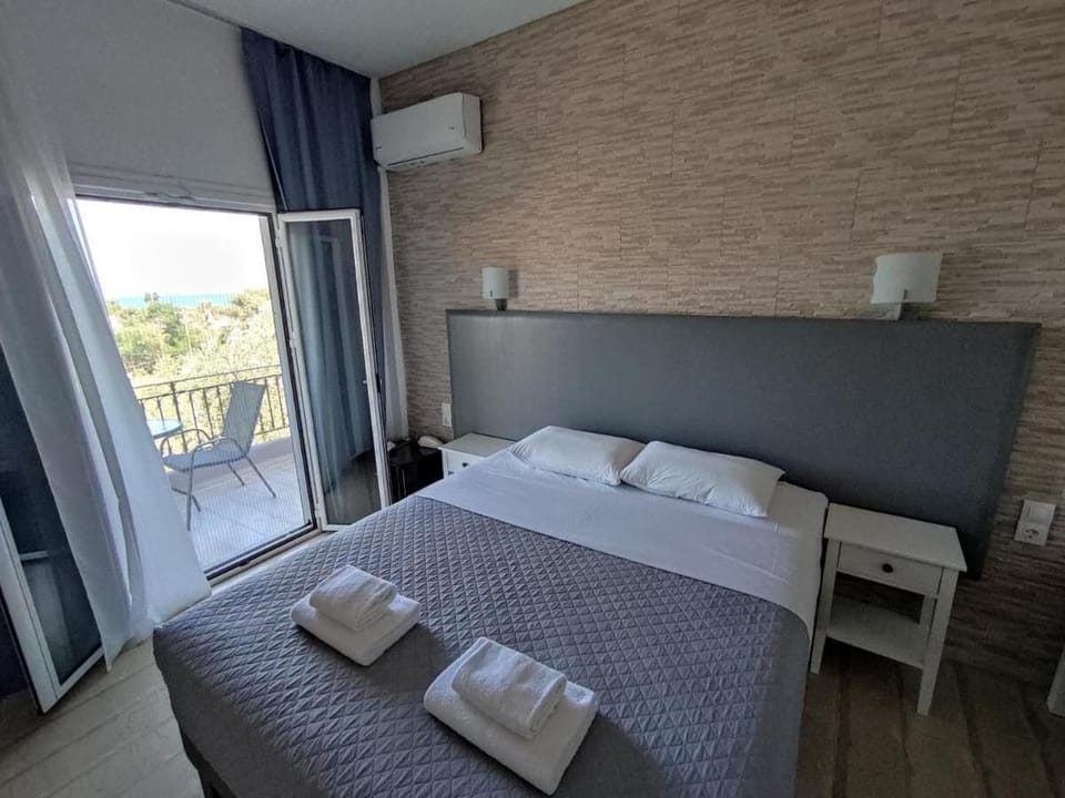 Comfort Double Room | Minibar, iron/ironing board, free WiFi, bed sheets