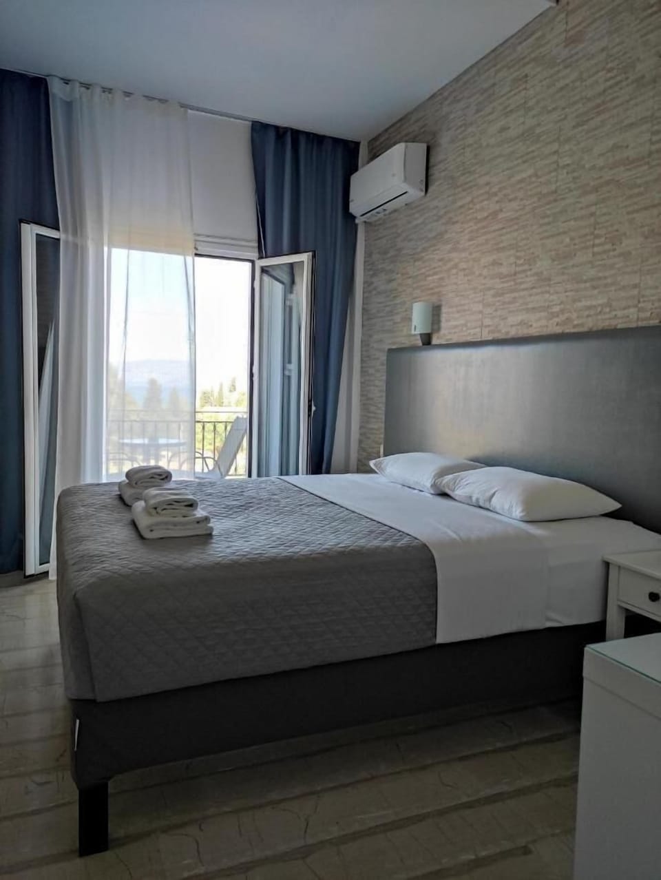 Comfort Double Room | Minibar, iron/ironing board, free WiFi, bed sheets