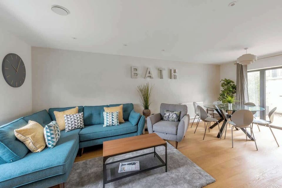 Lounge & dining