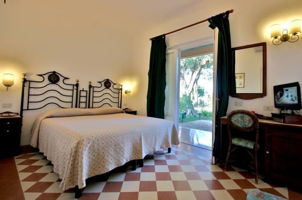 Deluxe Double Room, Patio, Sea View | Premium bedding, down comforters, memory foam beds, minibar
