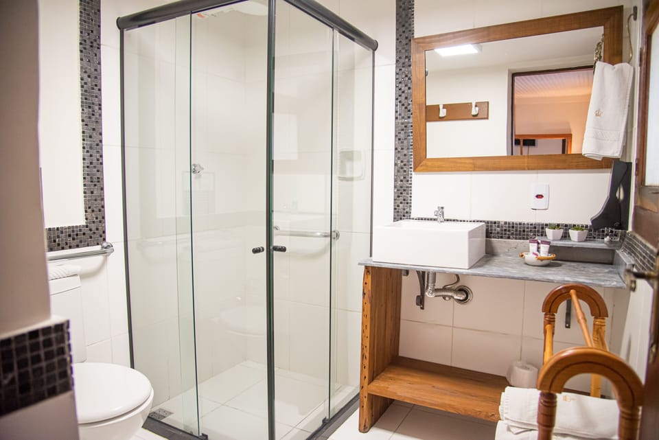 Standard Triple Room | Minibar, free WiFi, bed sheets