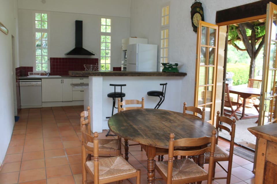 Clean and open plan kitchen and dining area