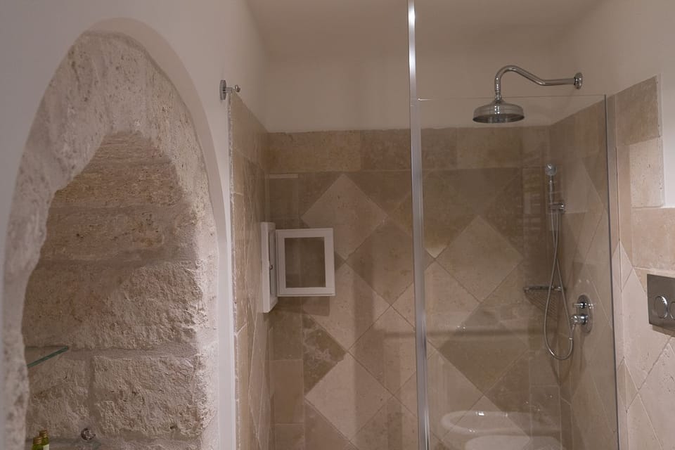 Standard Double Room | Bathroom | Free toiletries, hair dryer, slippers, bidet