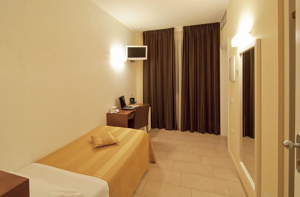Single Room | Select Comfort beds, minibar, desk, soundproofing