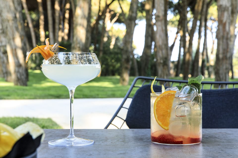 Poolside bar