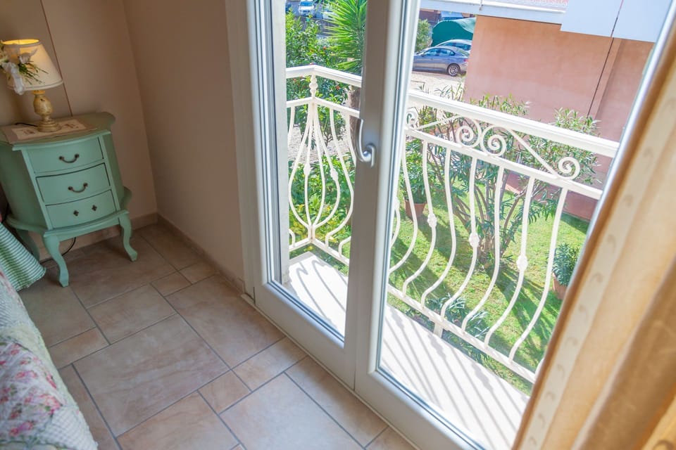 Balcony / Terrace / Patio, Bedroom