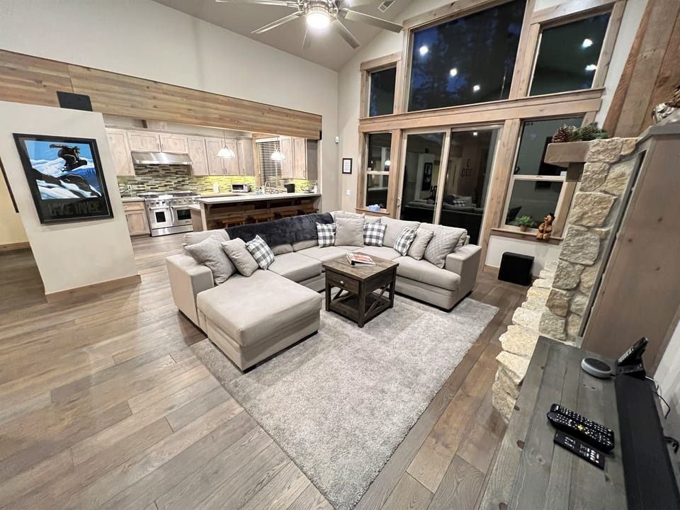 Open Plan Comfy Living Room with Fireplace