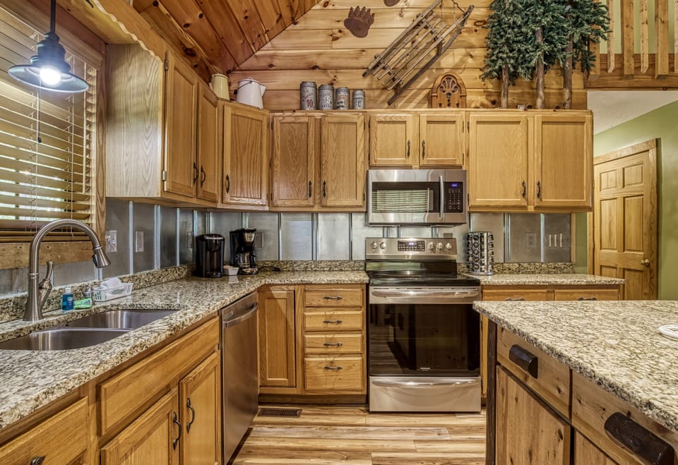 Affordable Pigeon Forge Cabin - "S'more Family Fun" - Fully furnished kitchen with granite countertops