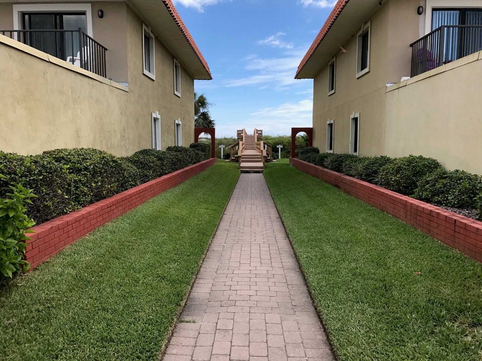 Path to ocean/beach
