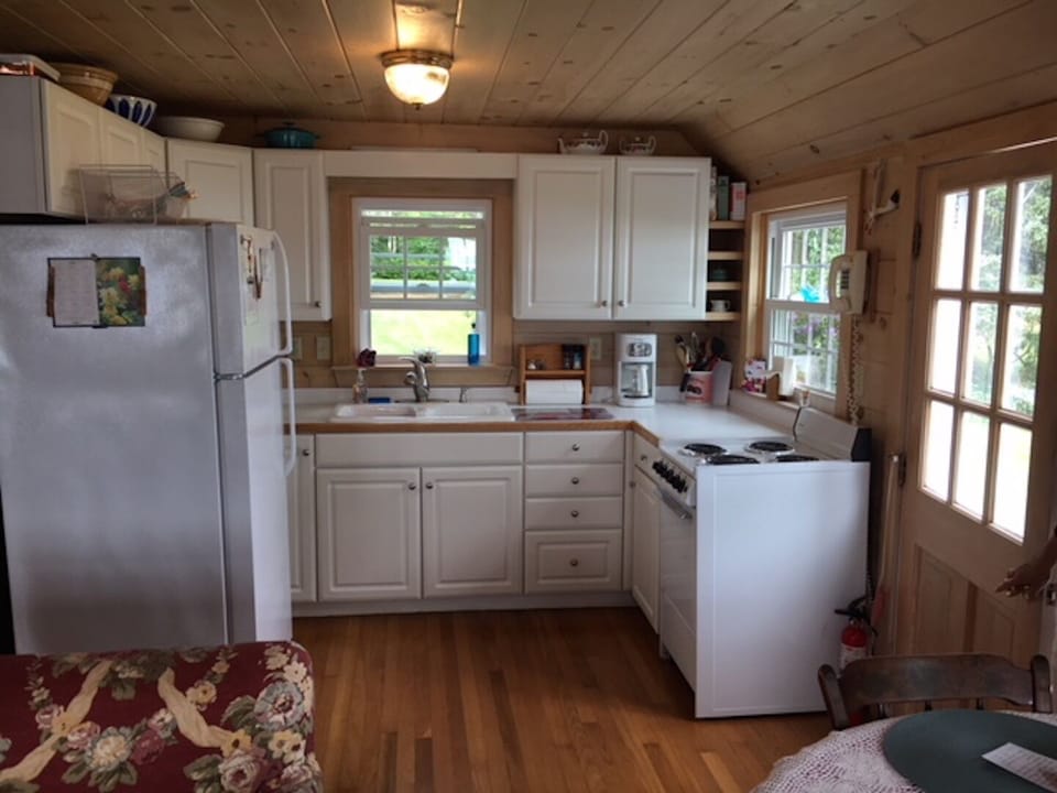View of the entire kitchen