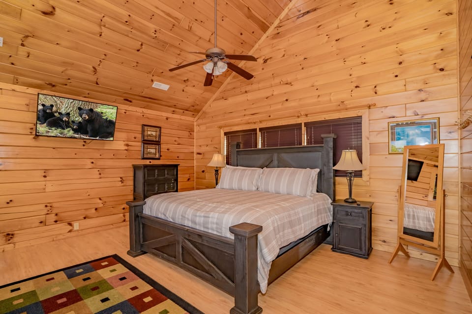 Upstairs king bedroom