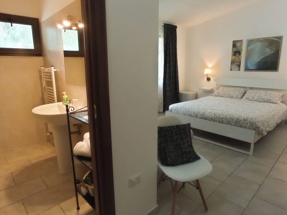 Standard Triple Room | 1 bedroom, minibar, individually decorated, individually furnished