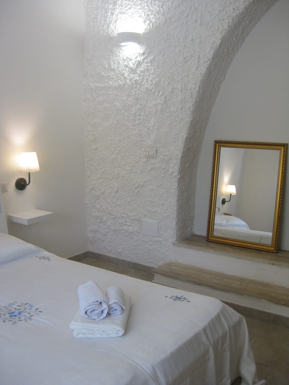 Standard Triple Room | 1 bedroom, minibar, individually decorated, individually furnished