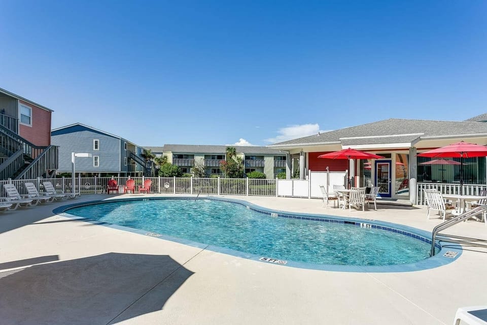 Community Pool! 