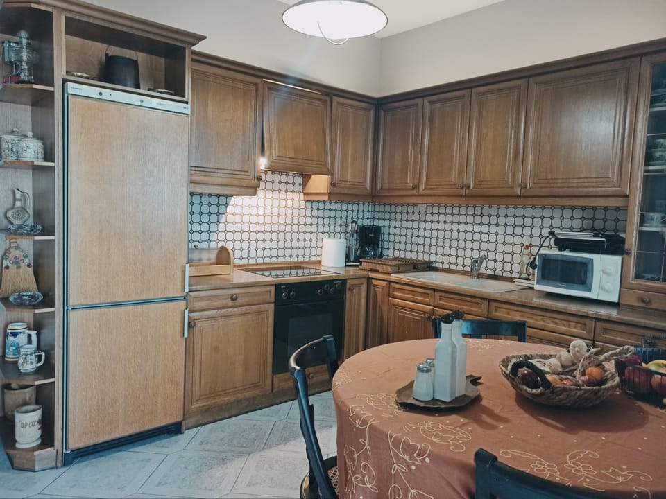 Classic House, 3 Bedrooms, Sea View | Private kitchen | Fridge, microwave, stovetop, coffee/tea maker