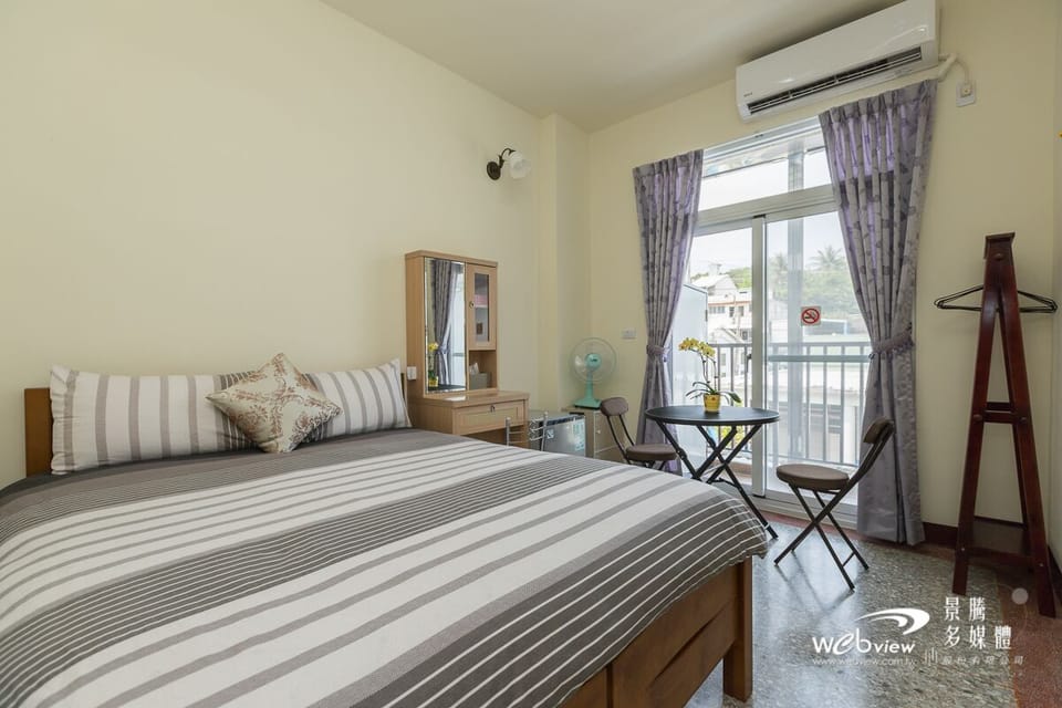 Classic Double Room, 1 Bedroom, Mountain View | Blackout drapes, soundproofing, free WiFi, bed sheets