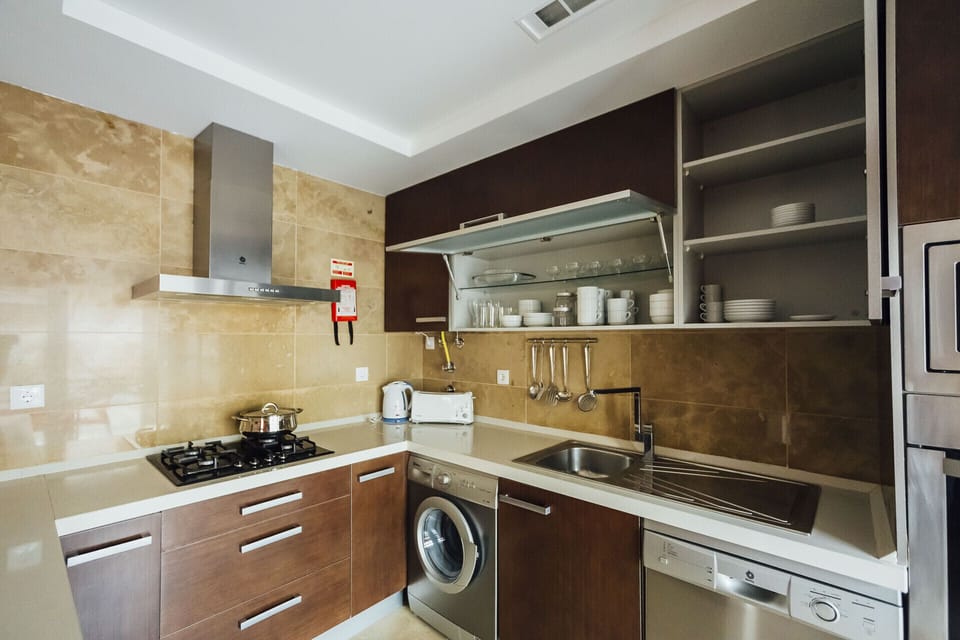 Holiday apartment with 2 bedrooms, 1 bedroom with double bed and 1 bedroom with two single beds, equipped kitchen shared pool located 10 minutes walk from the beach.