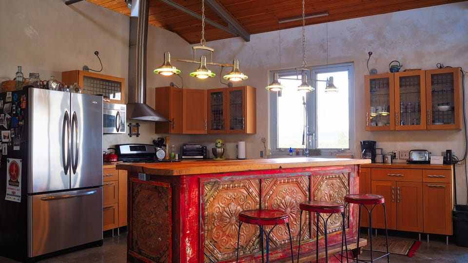 Isalnd and kitchen