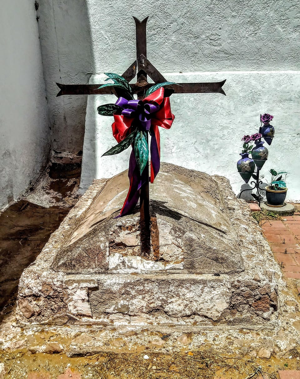 Grave of 'Elias' near Church wall.