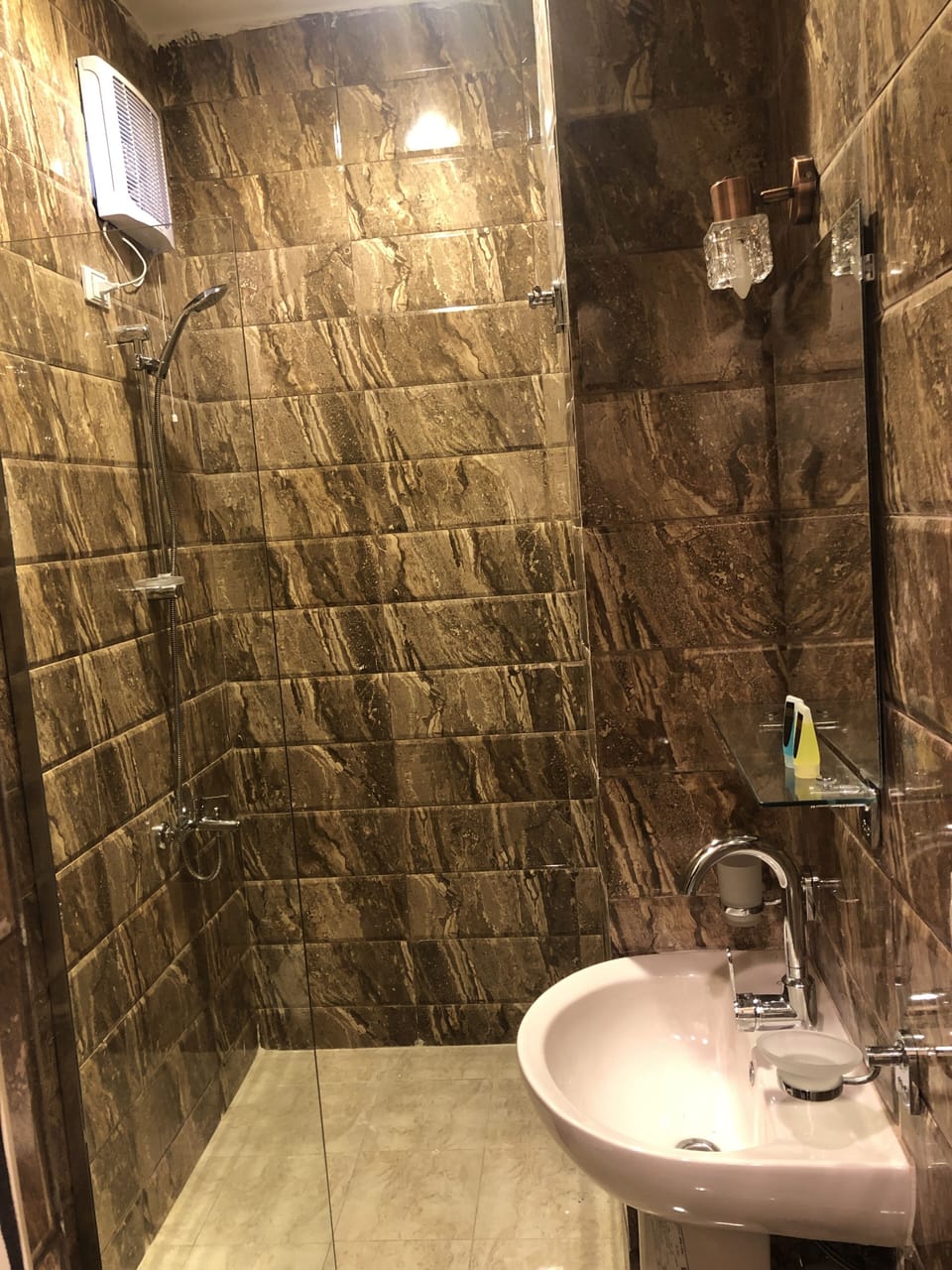 Deluxe Apartment, 2 Bedrooms, City View | Bathroom | Shower, free toiletries, hair dryer, towels