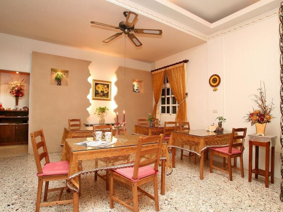 Free daily local cuisine breakfast