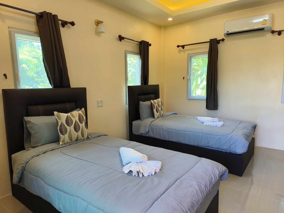 Deluxe Twin Room, 2 Twin Beds, Non Smoking, Sea View | Blackout drapes, soundproofing, WiFi (free), bed sheets