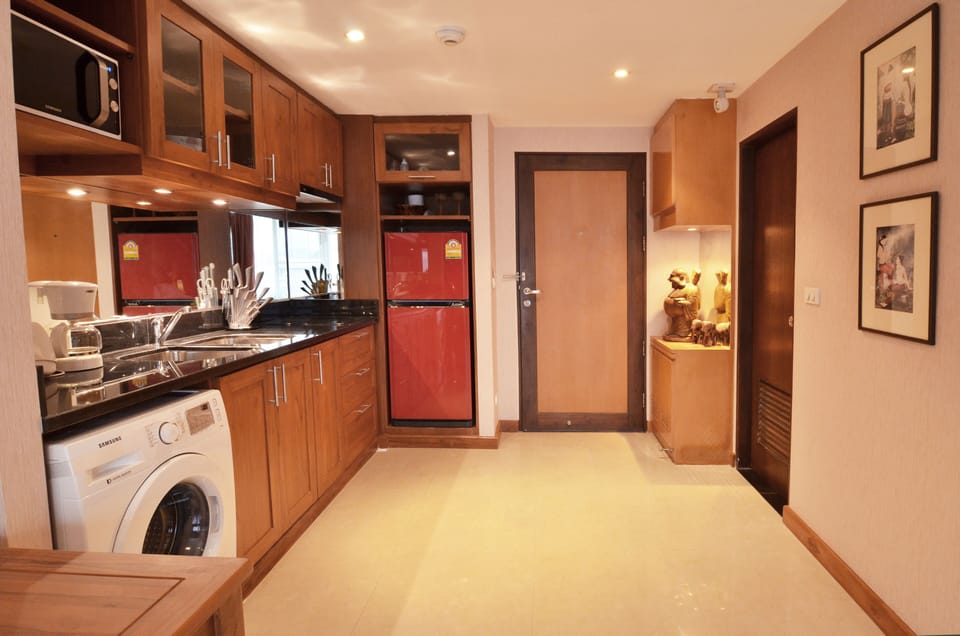 large full kitchen