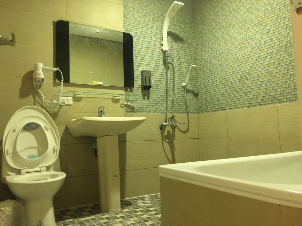 Room, 1 Bedroom, Non Smoking | Deep soaking bathtub